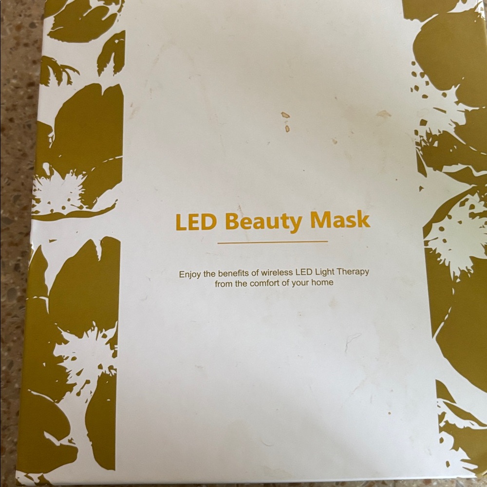 LED Beauty Mask - White - Picture 3 of 5